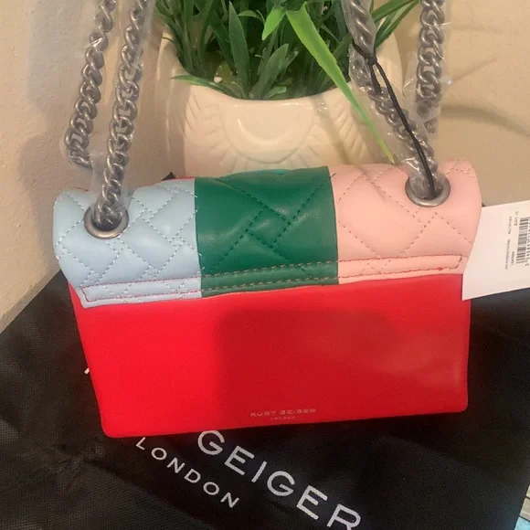 Mini Kensington Overstitch Quilted Crossbody Bag
KURT GEIGER LONDON - Picture 4 of 17
